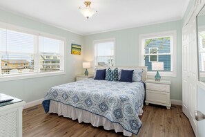 3 室のベッドルーム、WiFi (無料)、ベッドシーツ