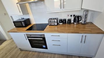 House | Private kitchen | Fridge, microwave, oven, stovetop