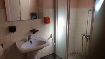 淋浴設備、風筒、提供毛巾、番梘