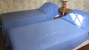 3 間睡房、熨斗/熨衫板