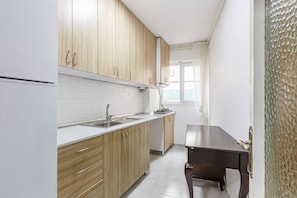 Apartment, 2 Bedrooms, Balcony, Garden View | Interior