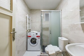 Apartamento, 2 quartos, sacada, vista para o jardim | Lavanderia