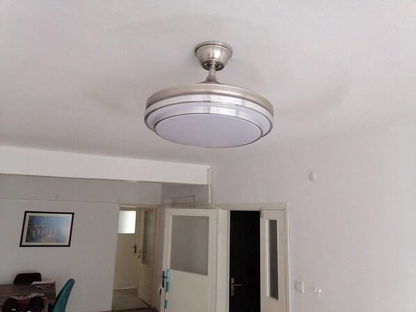 Departamento, 2 habitaciones, balcón, vista al jardín | Imagen general