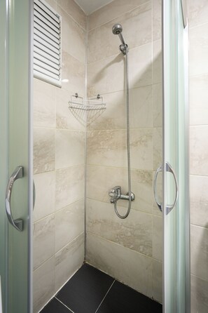 Departamento, 2 habitaciones, balcón, vista al jardín