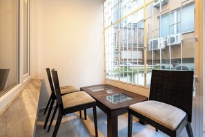 Apartment, 2 Schlafzimmer, Balkon, Gartenblick | Wohnzimmer