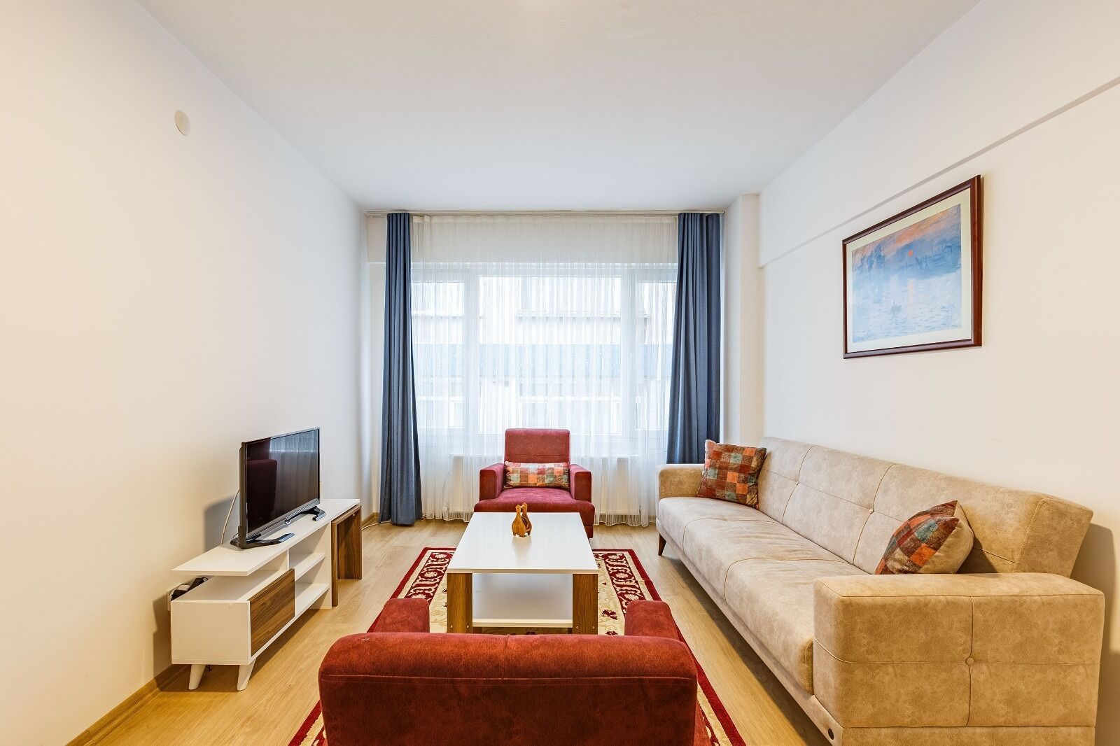 Apartment, 2 Schlafzimmer, Balkon, Gartenblick | Wohnzimmer | Bücher