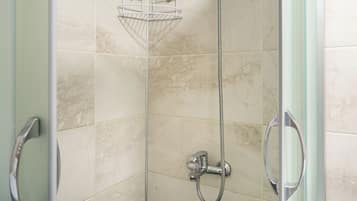 Apartment, 2 Bedrooms, Balcony, Garden View | Bathroom