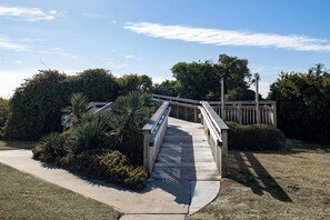 Property grounds - Sound of the Sea West 115 - Almost Oceanfront 2 BR 2 BA Condo (Emerald Isle)