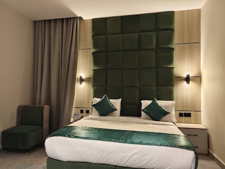 Executive Single Room, 1 Bedroom, City View | 1 bedroom, in-room safe, desk, laptop workspace