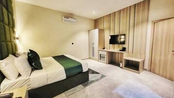 Executive Single Room, 1 Bedroom, City View | In-room safe, desk, laptop workspace, soundproofing