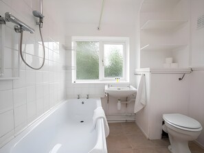 Shower, hair dryer, towels - Windsor Valley Retreat (Windsor)