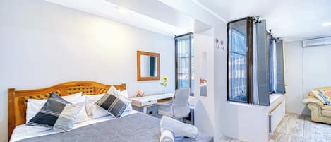 Iron/ironing board, WiFi, bed sheets