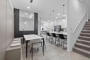 Interior - Stunning 5BED/5BATH Home w/ Game Room and Pool (Orlando)