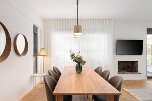 Apartment, Stadtblick | Esszimmer
