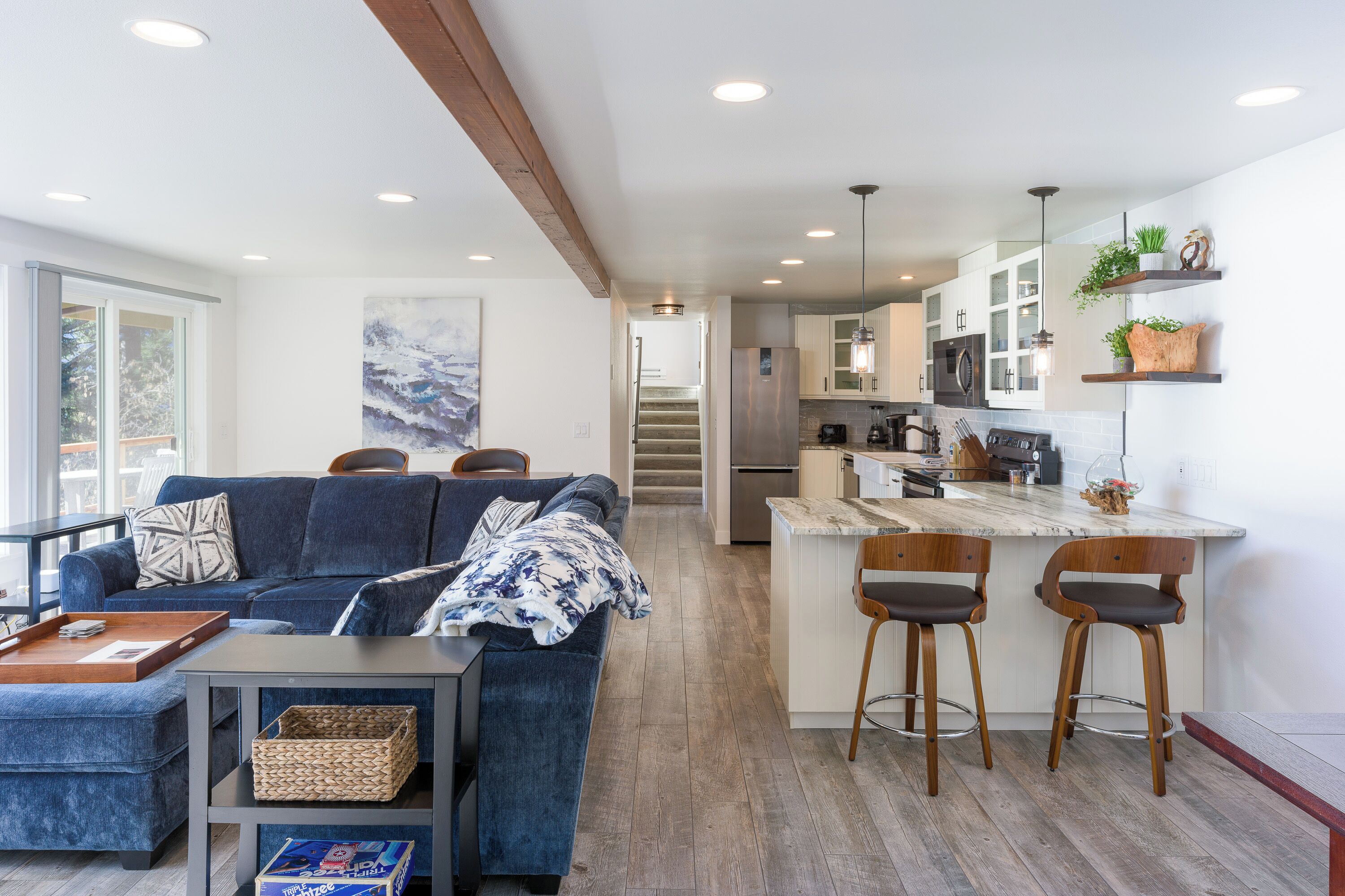 Smart TV, fireplace