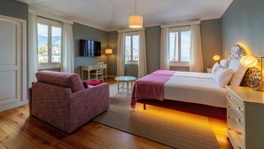 小型套房 (Partial Sea View) | 免费迷你吧物品、免费 WiFi、床单