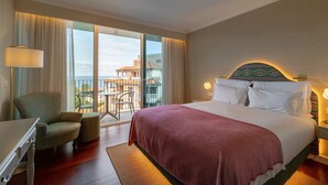 双人房或双床房, 阳台 (Partial Sea View) | 免费迷你吧物品、免费 WiFi、床单