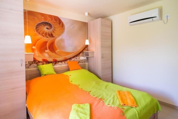 1 bedroom, WiFi, bed sheets