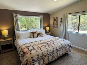 3 habitaciones, tabla de planchar con plancha, cuna de viaje y wifi