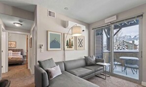 Smart TV, fireplace - Moose Mgmt at Crestview A104: Hot Tub-Parking-Near Shopping and Resorts (Park City)