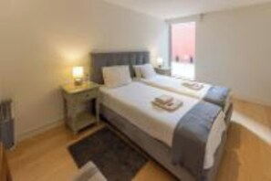 3 chambres, fer et planche à repasser, Wi-Fi, draps fournis