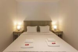 3 bedrooms, iron/ironing board, WiFi, bed sheets - Garça Real Flats - 3 Bedroom Apartment with terrace (Porto)