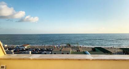 The Window On The Sea - Amazing APT. on the Beach