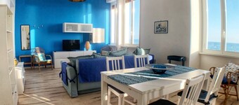 The Window On The Sea - Amazing APT. on the Beach