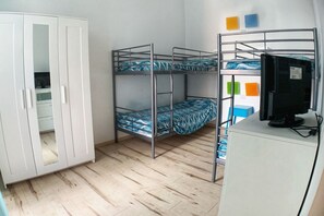 2 makuuhuonetta, silitysrauta/-lauta, Wi-Fi, vuodevaatteet