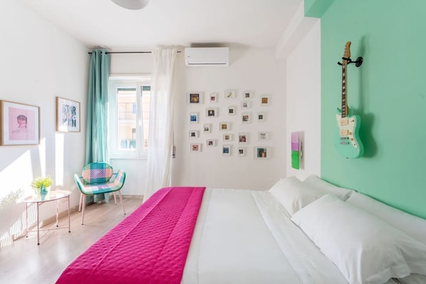 3 bedrooms, iron/ironing board, travel crib, free WiFi