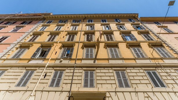 A multi-story building with a symmetrical facade, evenly spaced windows, and a consistent architectural style. - Villafranca Loft , Modern Studio Nearby the Station (Roma)