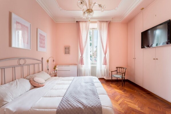 1 bedroom, iron/ironing board, travel crib, WiFi