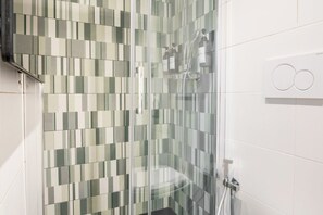 Shower, hair dryer, bidet, shampoo - Archetto Loft, Cozy and Cute Space in Trastevere (Roma)