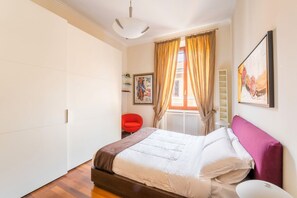 2 bedrooms, iron/ironing board, WiFi, bed sheets - Dimora Esedra, Historical Flat in the Heart of Rome (Roma)