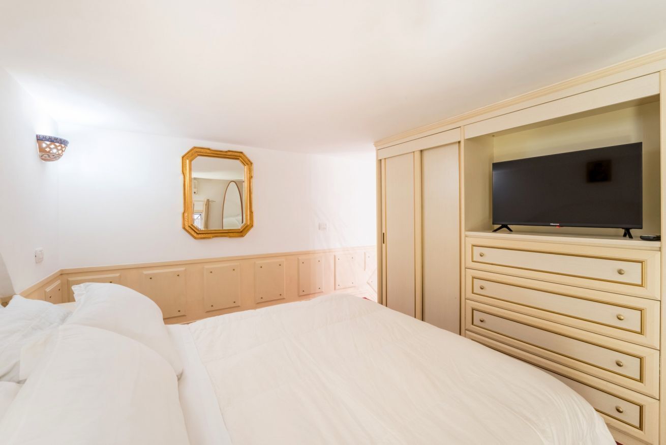 1 chambre, fer et planche à repasser, Wi-Fi, literie fournie