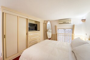 1 habitación, tabla de planchar con plancha, wifi y ropa de cama