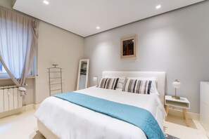 1 slaapkamer, een strijkplank/strijkijzer, wifi, beddengoed