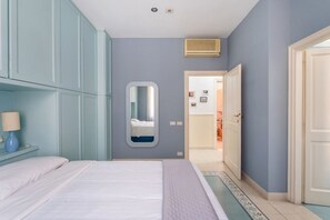 2 bedrooms, iron/ironing board, travel cot, free WiFi - Elizabeth Penthouse, Charmy Penthouse in Little London (Roma)