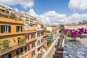 Property grounds - Elizabeth Penthouse, Charmy Penthouse in Little London (Roma)