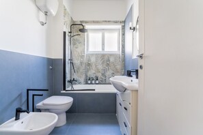 Haartrockner, Bidet, Shampoo