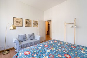 1 slaapkamer, een strijkplank/strijkijzer, reisbedje, wifi
