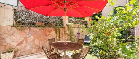 屋外ダイニングエリア