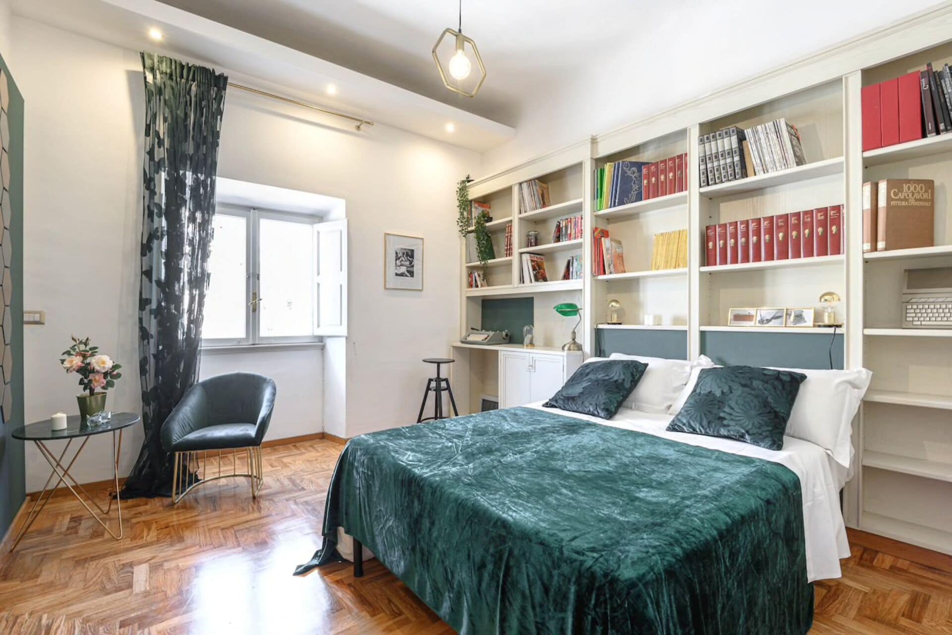 4 camere, una scrivania, ferro/asse da stiro, Wi-Fi