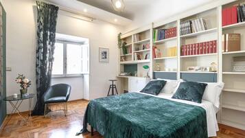 4 camere, una scrivania, ferro/asse da stiro, Wi-Fi