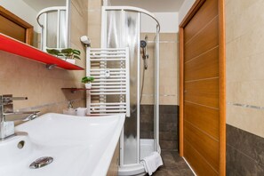Dusche, Haartrockner, Bidet