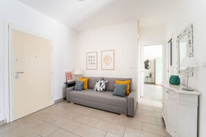 TV - Maison Lumiere, Design Apartment 5 min from Tiburtina (Roma)