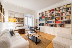 Smart TV, books, music library, stereo - Maison Regola, Styilish Flat in Campo De Fiori (Roma)