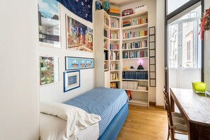 3 bedrooms, desk, iron/ironing board, travel crib