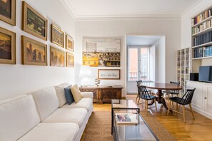 Smart TV, books, music library, stereo - Maison Regola, Styilish Flat in Campo De Fiori (Roma)
