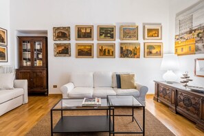 Smart TV, books, music library, stereo - Maison Regola, Styilish Flat in Campo De Fiori (Roma)